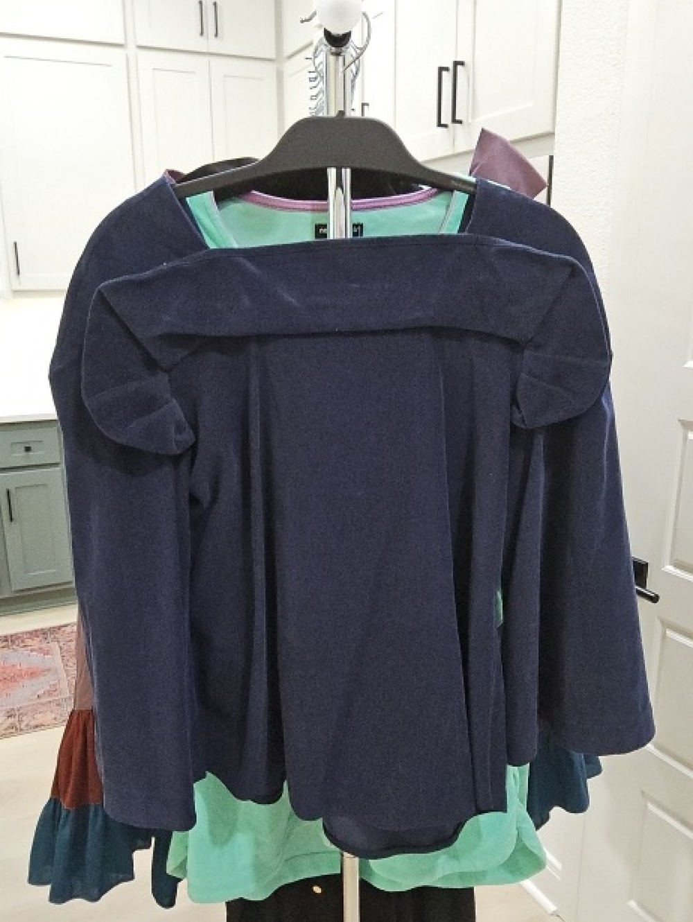 Navy Blue Lightweight Top || Size Medium